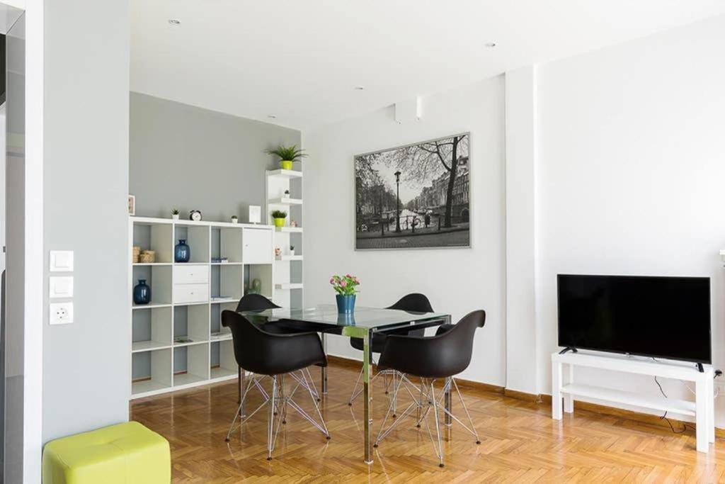 Sunlit 2Br Oasis In Metaxourghio 3Min From Metro Apartment Athens Exterior photo