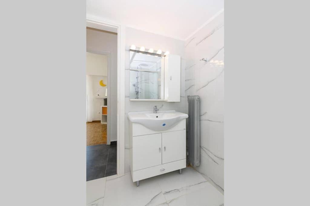 Sunlit 2Br Oasis In Metaxourghio 3Min From Metro Apartment Athens Exterior photo