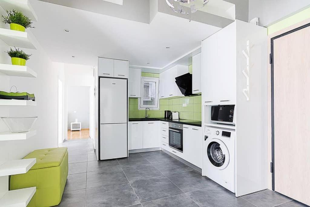 Sunlit 2Br Oasis In Metaxourghio 3Min From Metro Apartment Athens Exterior photo