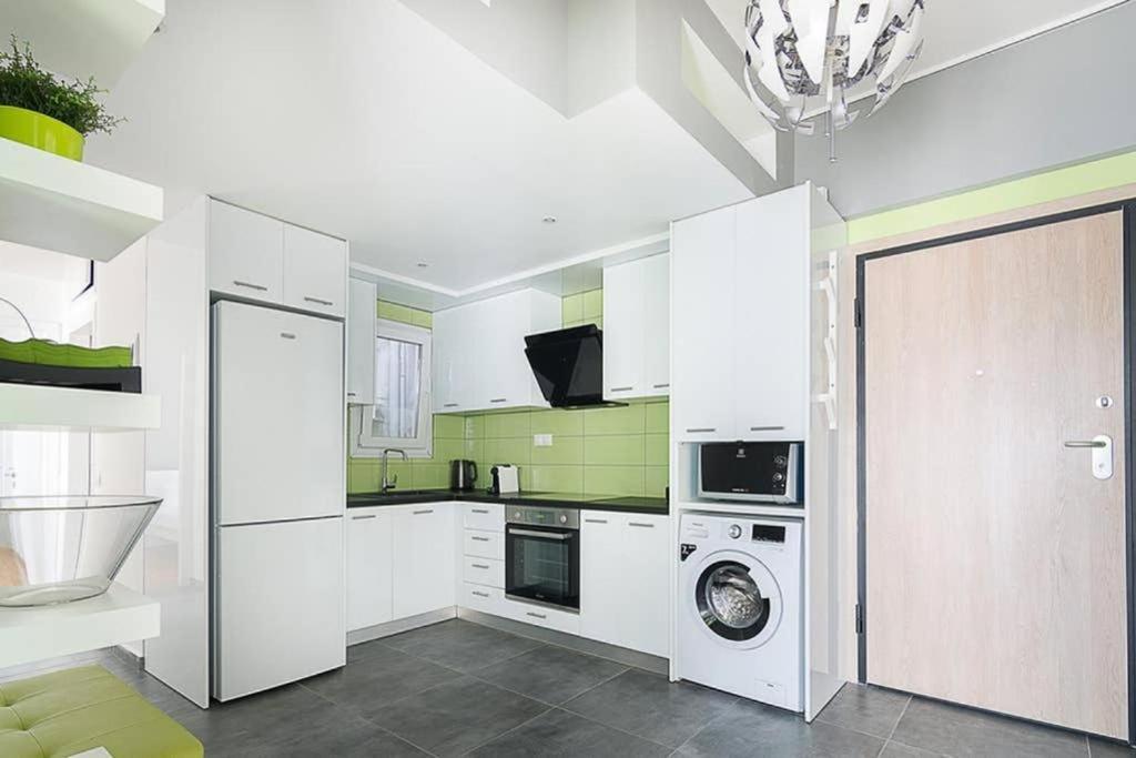 Sunlit 2Br Oasis In Metaxourghio 3Min From Metro Apartment Athens Exterior photo